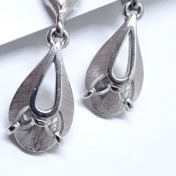 Vintage Crown Trifari Earrings Signed Clip On Silver Tone Dangle - Picture 8 of 16